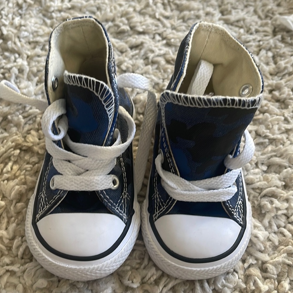 Toddler blue camo converse high top